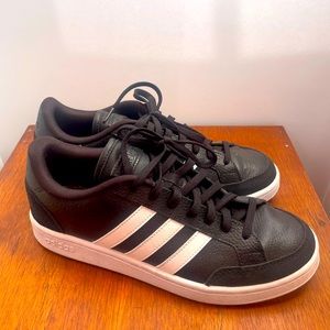 Adidas black white stripe leather 9.5